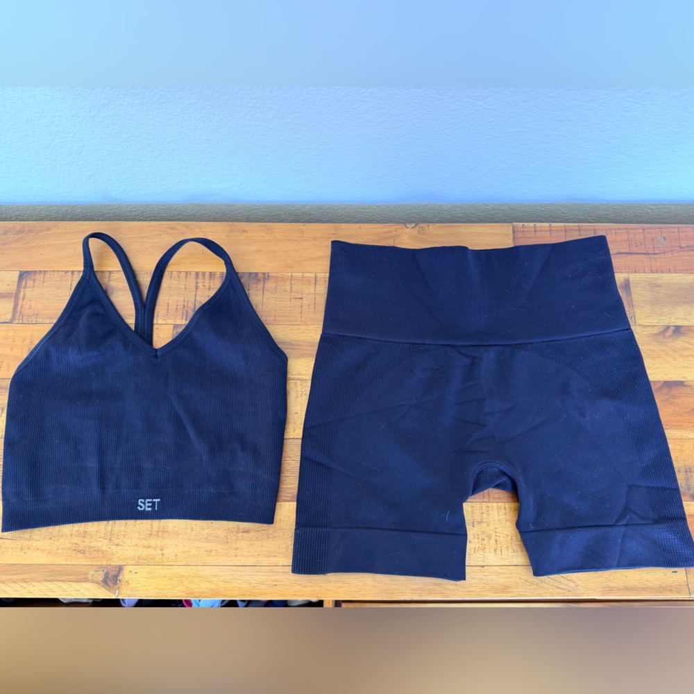 SET Active tank and shorts - black size small